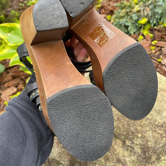 Robert Clergerie Wood Platform Leather Heels - Picture 5 of 10